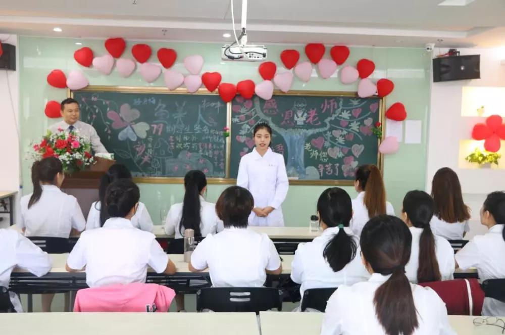 美雅香蕉在线观看职业培训学校第78期美体班毕业典礼